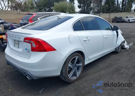 2015 Volvo S60 T6 R-Design Platinum из США, поврежденный, VIN YV1902TS7F1345877